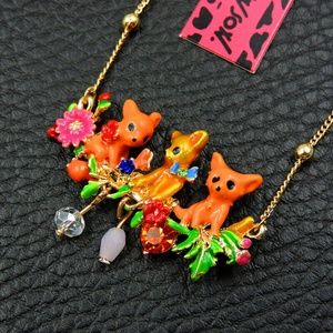 NWT 3 Tiny Puppy's sitting Flower Swing Necklace